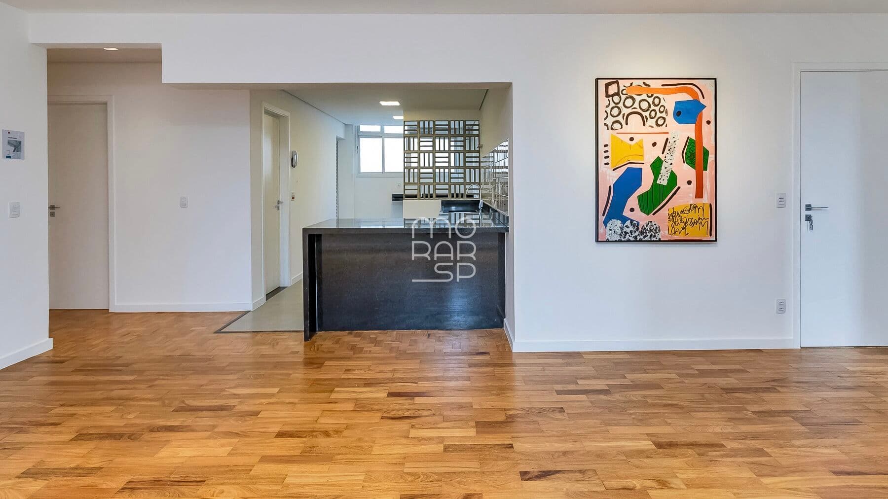 Apartamento de 130m2, um por andar, sala para 2 ambientes, 3 quartos sendo 1 suíte e 1 vaga em Higienópolis