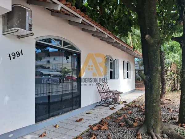 Casa Padrão, Ótima Localização na entrada da cidade
