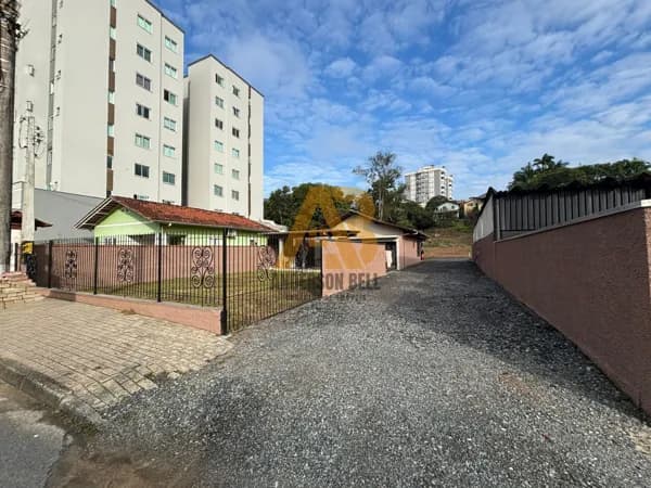 Imóvel com casa, Kitnets, galpão e estudo de Viabilidade p/construir