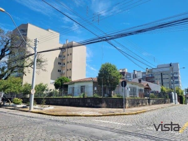 Terreno de esquina com 761,00 m²