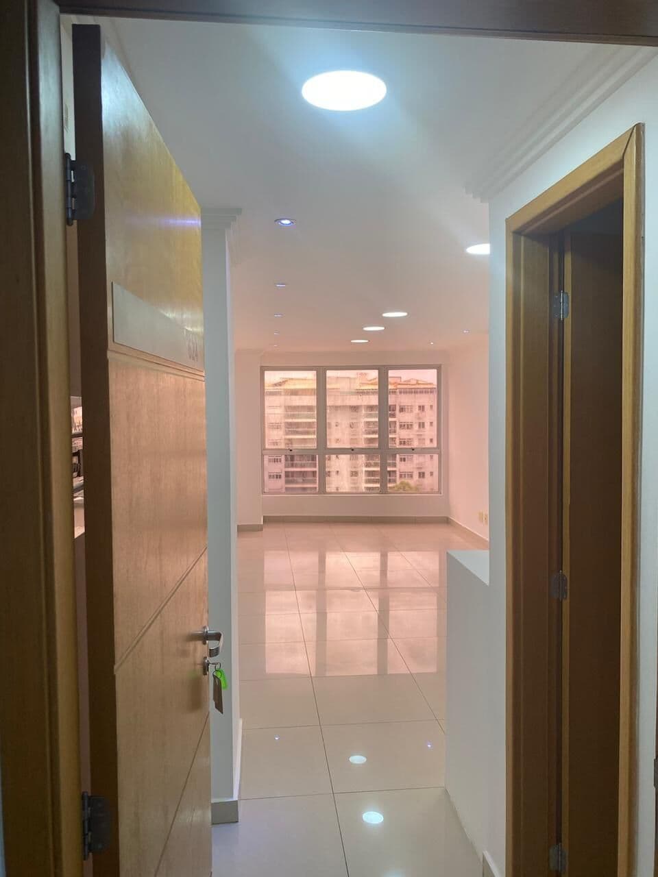 Sala Comercial para Venda em Campo Grande Rio de Janeiro-RJ