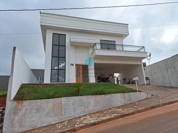 Casa em São Lourenço - Vale dos Pinheiros