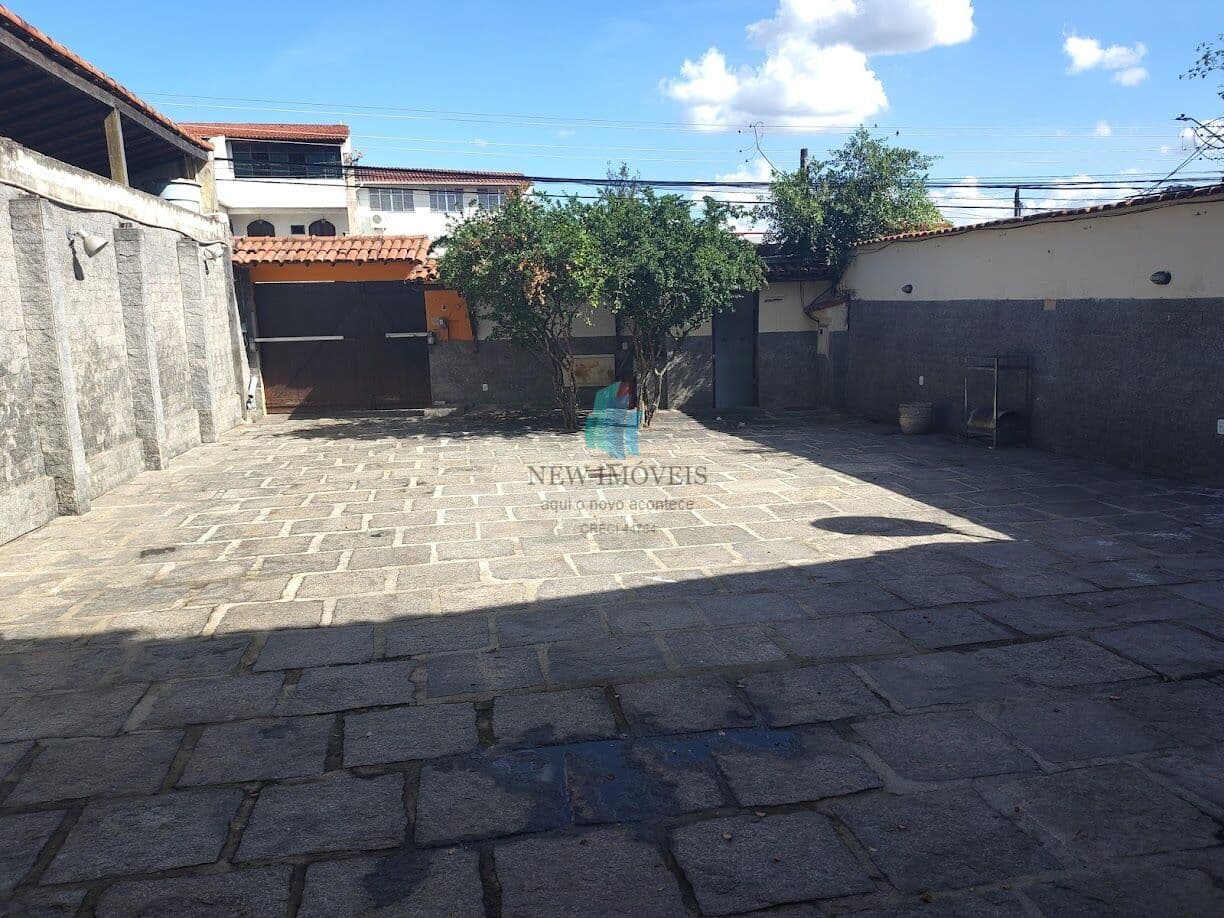 🏠 Casa Triplex para Aluguel – 3 Quartos + Suíte + Quintal para 8 Carros – Campo Grande RJ