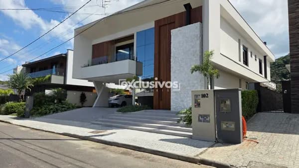Casa em condomínio com 4 suítes a venda, 375m²