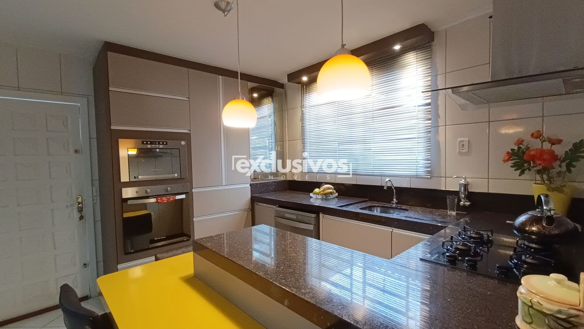 Casa averbada à venda no Saguaçú com 3 quartos por R$1.150.000,00