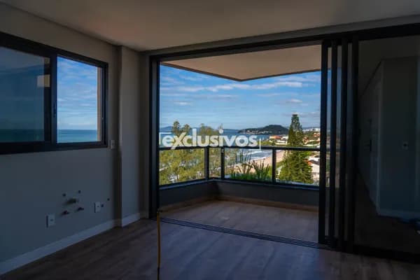 Apartamento último andar, pé na areia 180 m2 com 3 suítes na Praia do Sol em Barra Velha