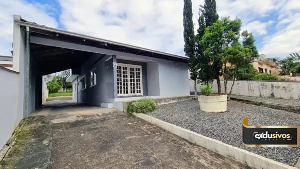 Oportunidade: casa plana averbada com 4 quartos, edícula e terraço à venda em Joinville/SC por R$ 750.000,00