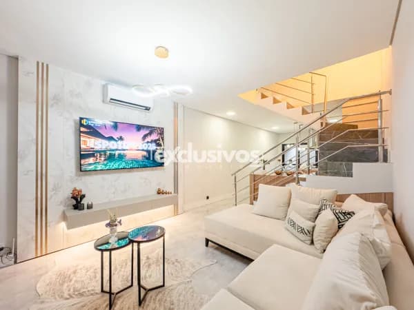 Triplex semi mobiliado no Bom Retiro analisa permuta por apartamento.