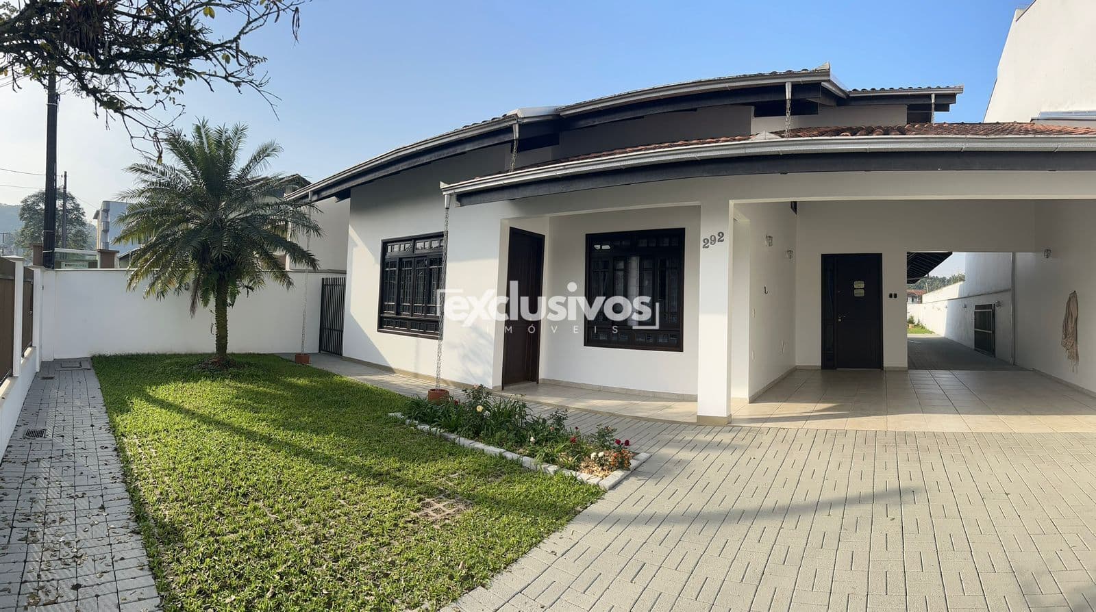 Maravilhosa Casa Averbada com 1 Suíte + 3 qtos no Bairro Santo Antônio em promoção.