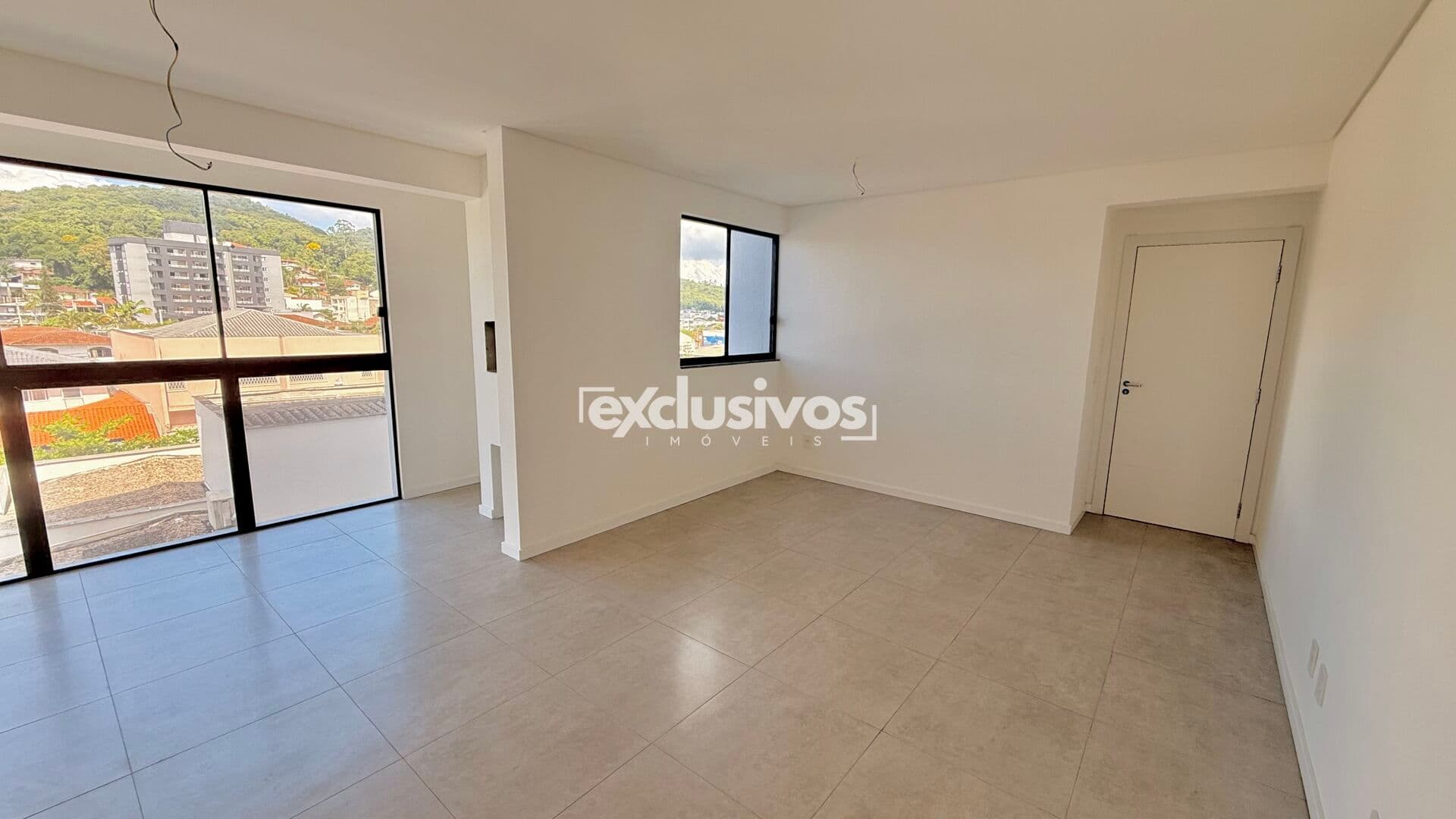 Apartamento c/ 1 suíte + 1 dormitório no Saguaçu, 75 m2 pronto pra morar!