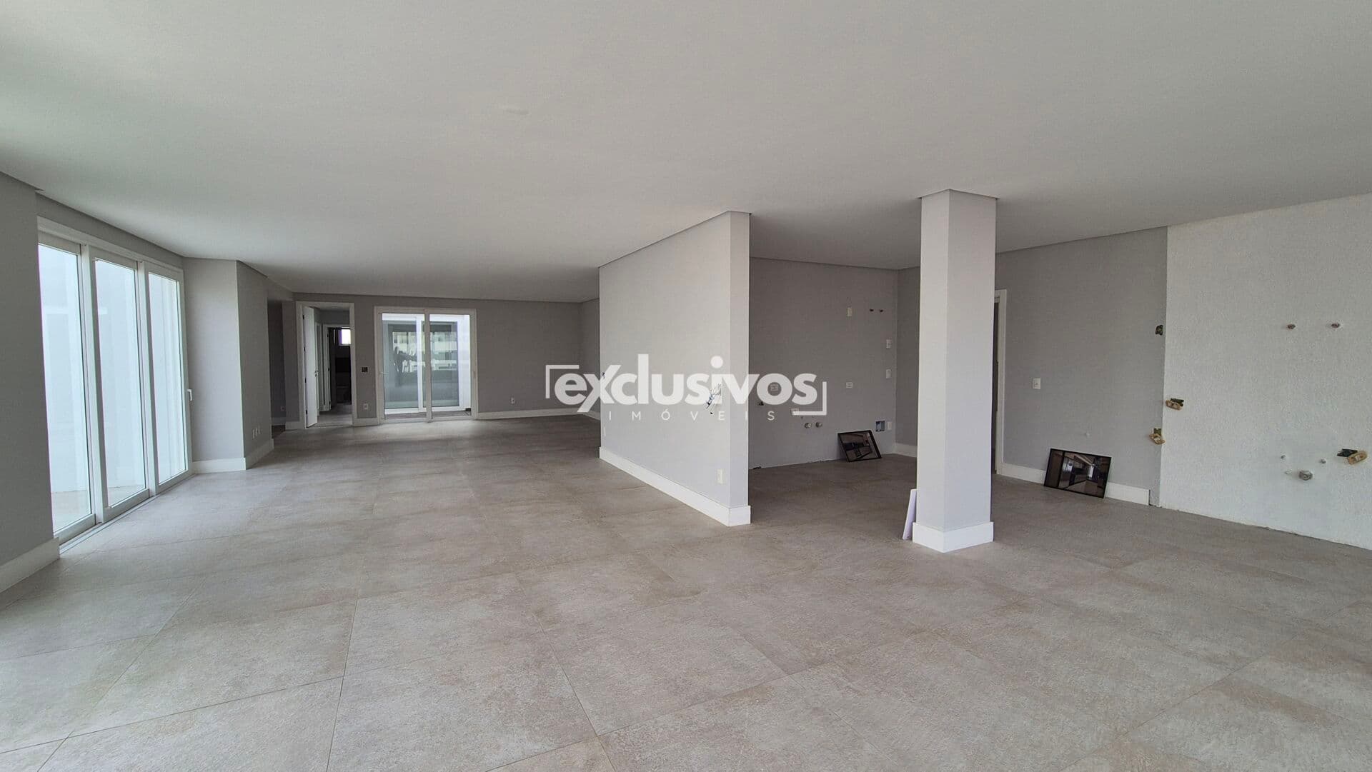 Cobertura plana com 3 suítes e 349m² no Belmond Residence, bairro Santo Antônio, Joinville/SC