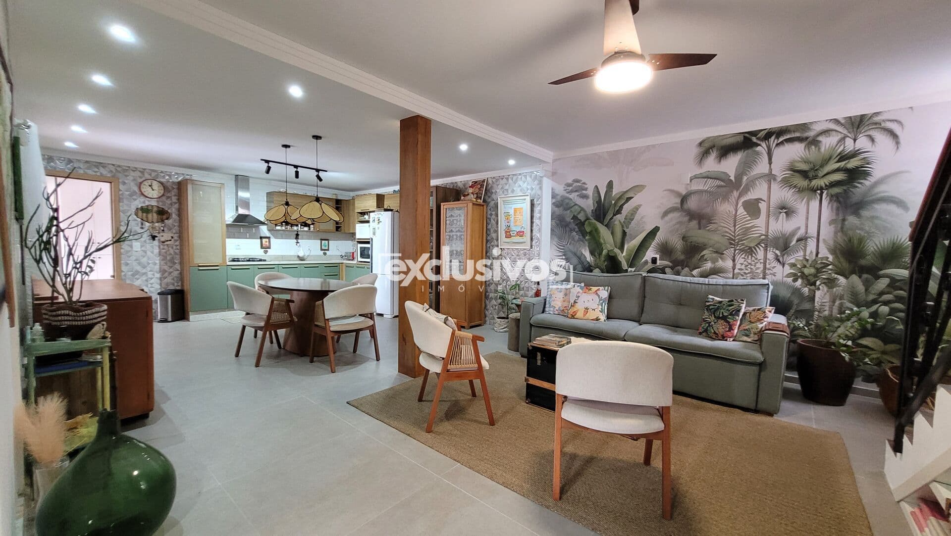 Espetacular Casa com 4 quartos à venda no bairro Costa e Silva, em Joinville, por R$ 999.000,00