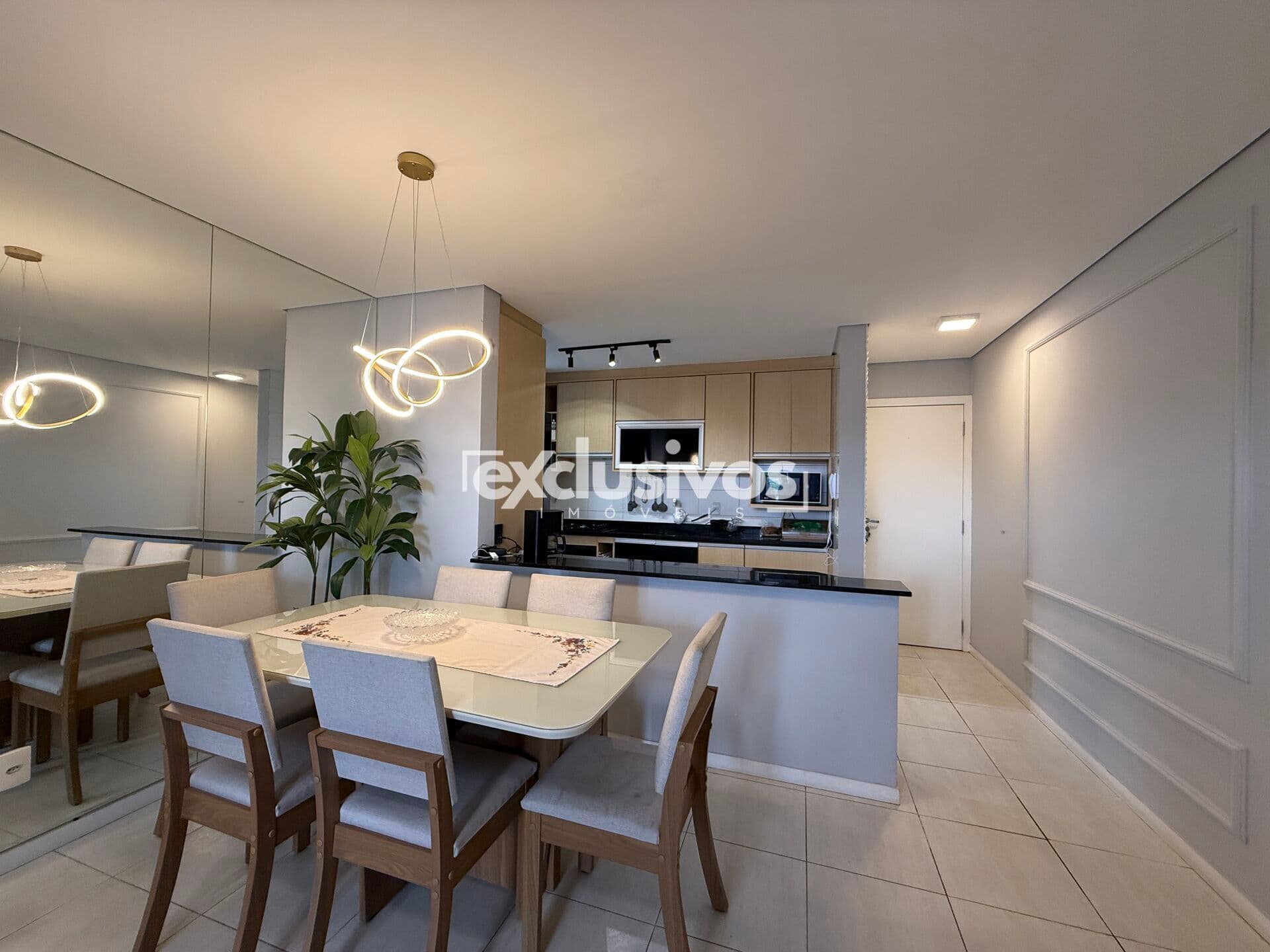 Apartamento semimobiliado 1 suíte + 2 dormitórios de 80m² no Anita Garibaldi, em Joinville/SC