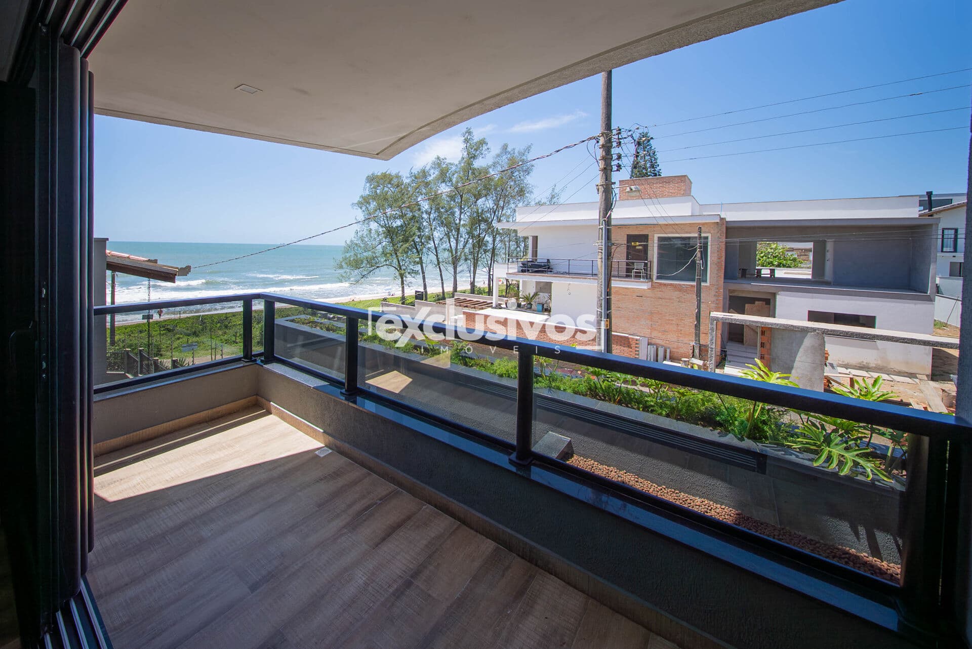 Giardino pé na areia 180 m2 com 3 suítes na Praia do Sol em Barra Velha
