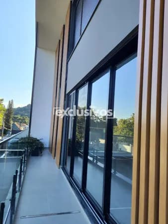 Casa Triplex de Luxo à Venda no América - Joinville | 3 Suítes, 3 Vagas, R$ 2.248.000