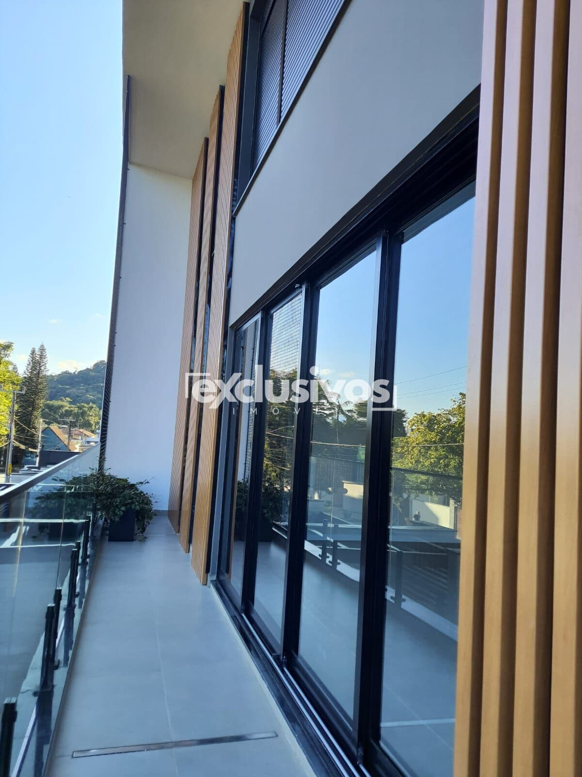 Casa Triplex de Luxo à Venda no América - Joinville | 3 Suítes, 3 Vagas, R$ 2.248.000