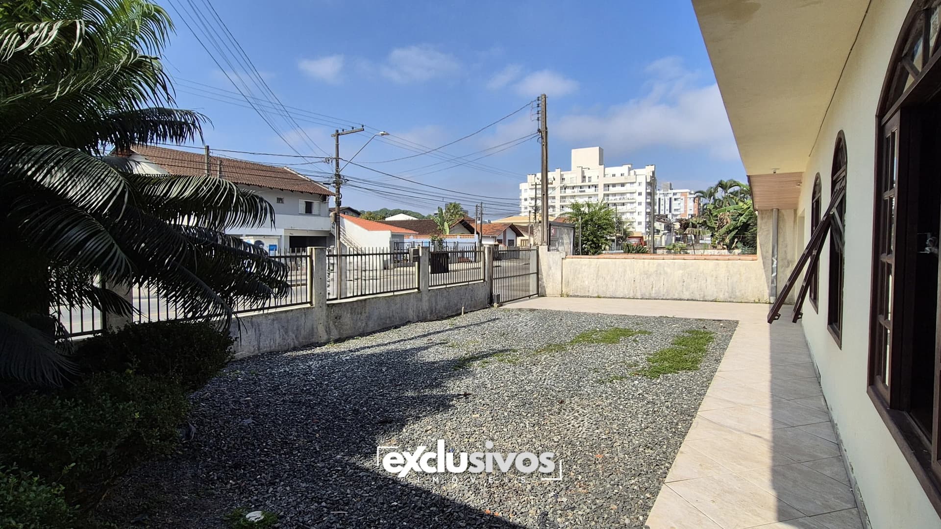 Oportunidade Imperdível: Casa plana com 1 suíte mais 4 quartos à venda no Costa e Silva por R$ 700.000,00