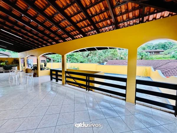 Sobrado Padrão + Loja Mercado em baixo - Excelente ponto comercial em Promoção