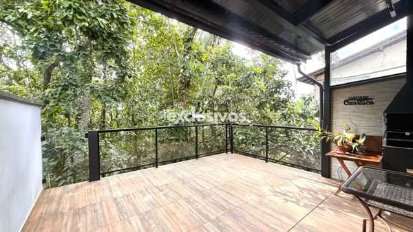 Sobrado à Venda no Bairro Costa e Silva – Conforto, Vista e Localização Privilegiada!
