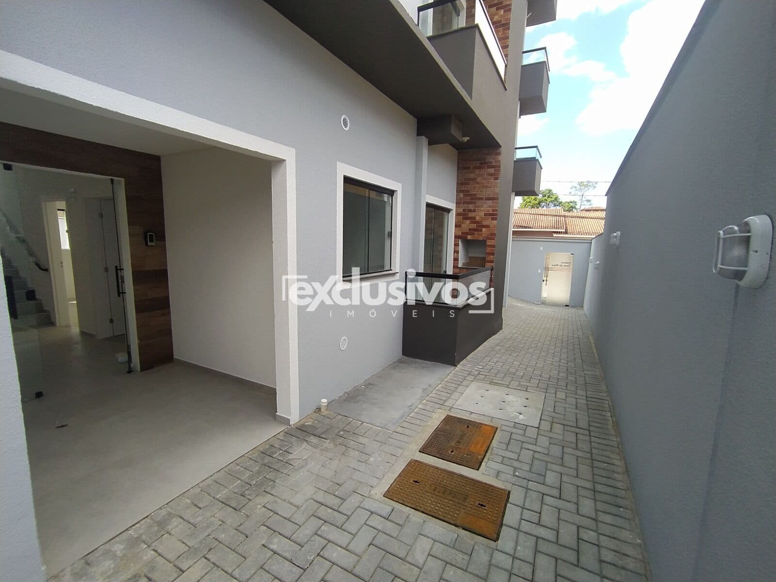 Apartamento a venda com 1 suíte mais 2 quartos no bairro Iririu Joinville-SC