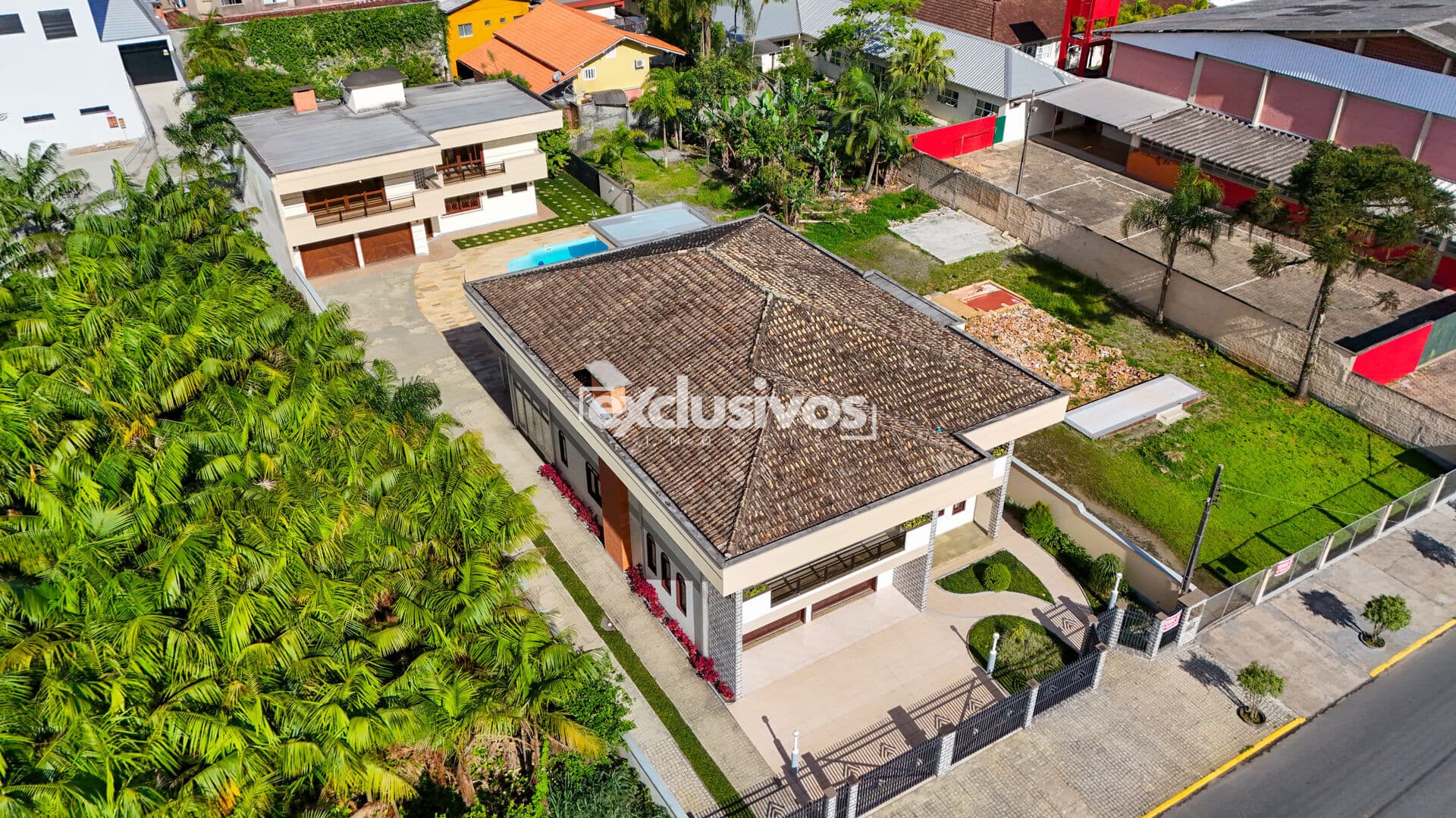 Casa Alto Padrão com 7 Dormitórios em Pirabeiraba.