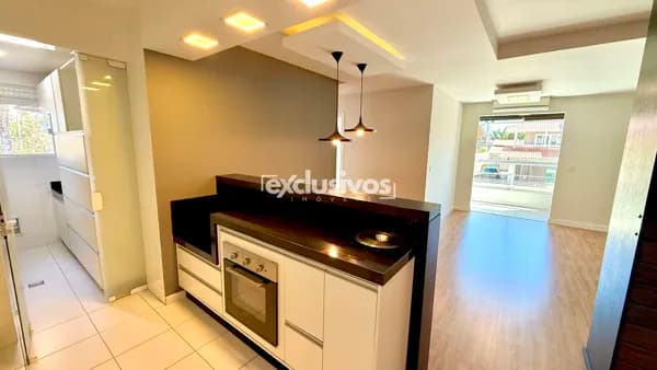 Apartamento Semi mobiliado com Suíte + 2 Qtos com 2 vagas individuais 79 m2.