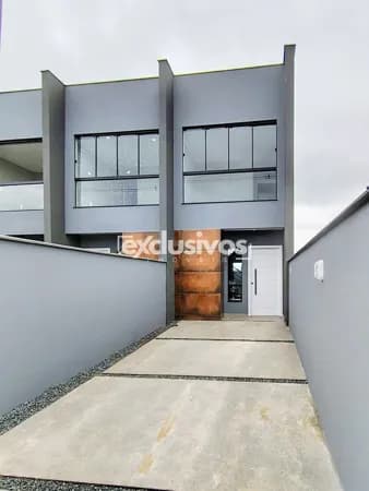 Sobrado geminado com 2 suítes e 2 vagas de garagem à venda no bairro Vila Nova