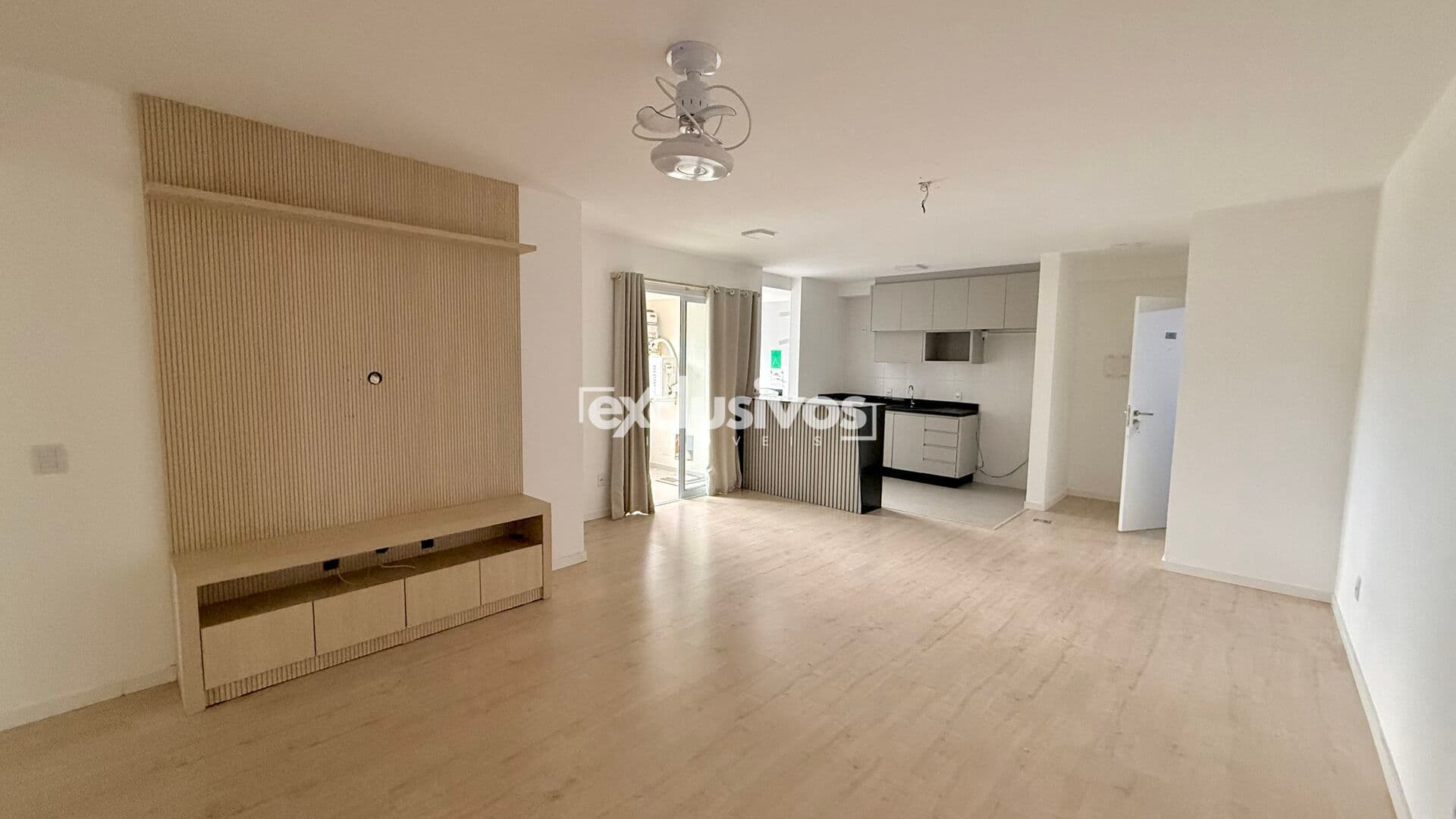 Apartamento no Centro de Joinville semi mobiliado 102 m2 privativos.