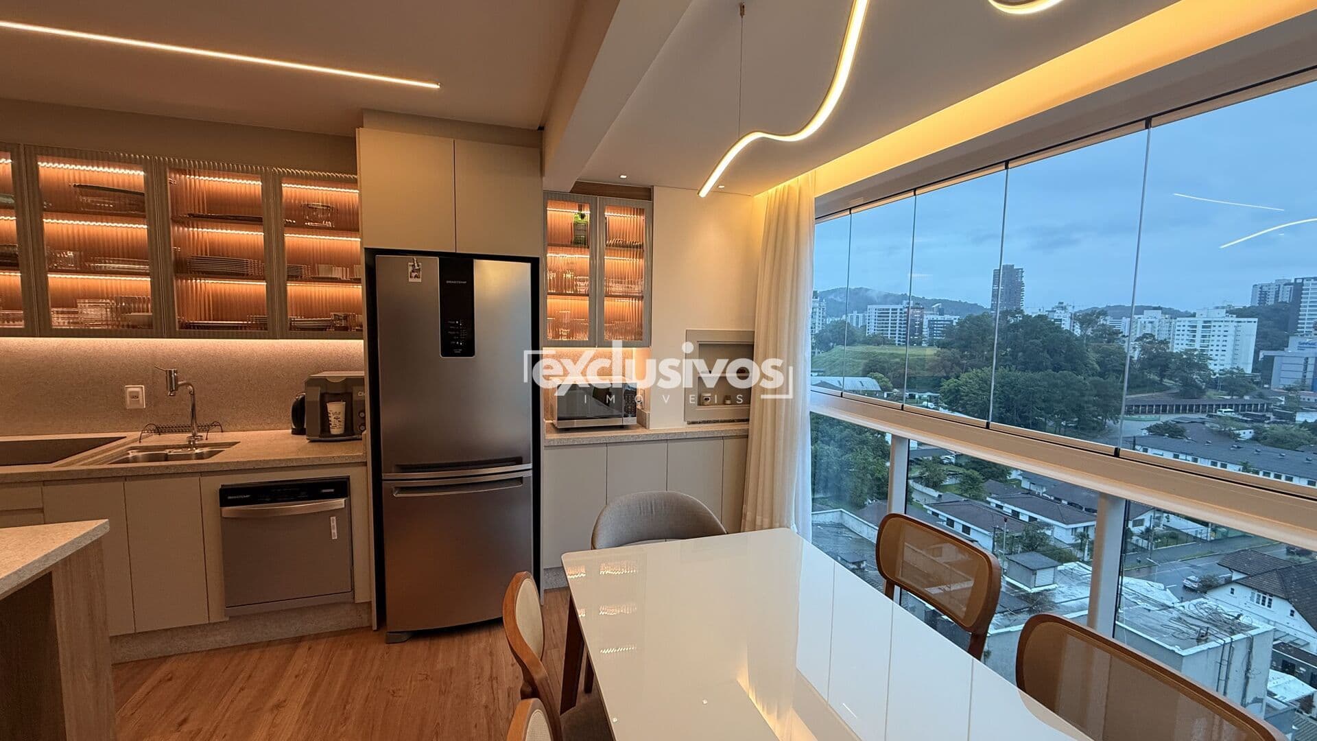 Apartamento semi mobiliado a venda no centro de Joinville - SC
