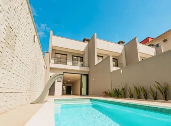 Sobrado único com 3 suítes no bairro Santo Antonio por R$1.299.000,00