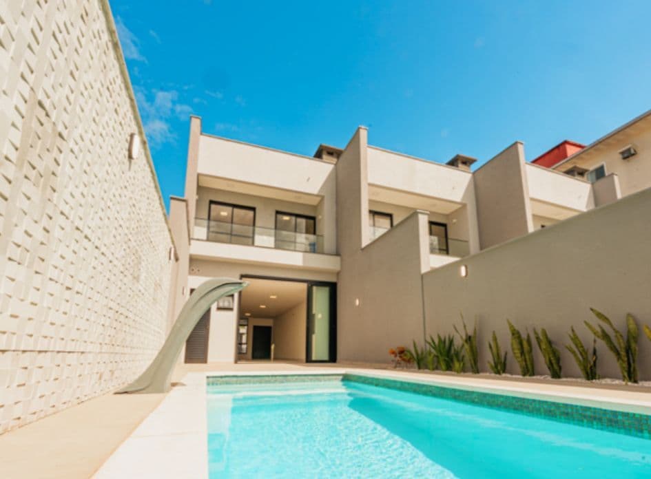 Sobrado único com 3 suítes no bairro Santo Antonio por R$1.299.000,00