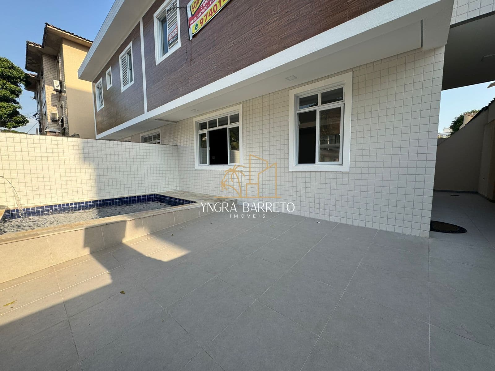 Casa com piscina no Embaré