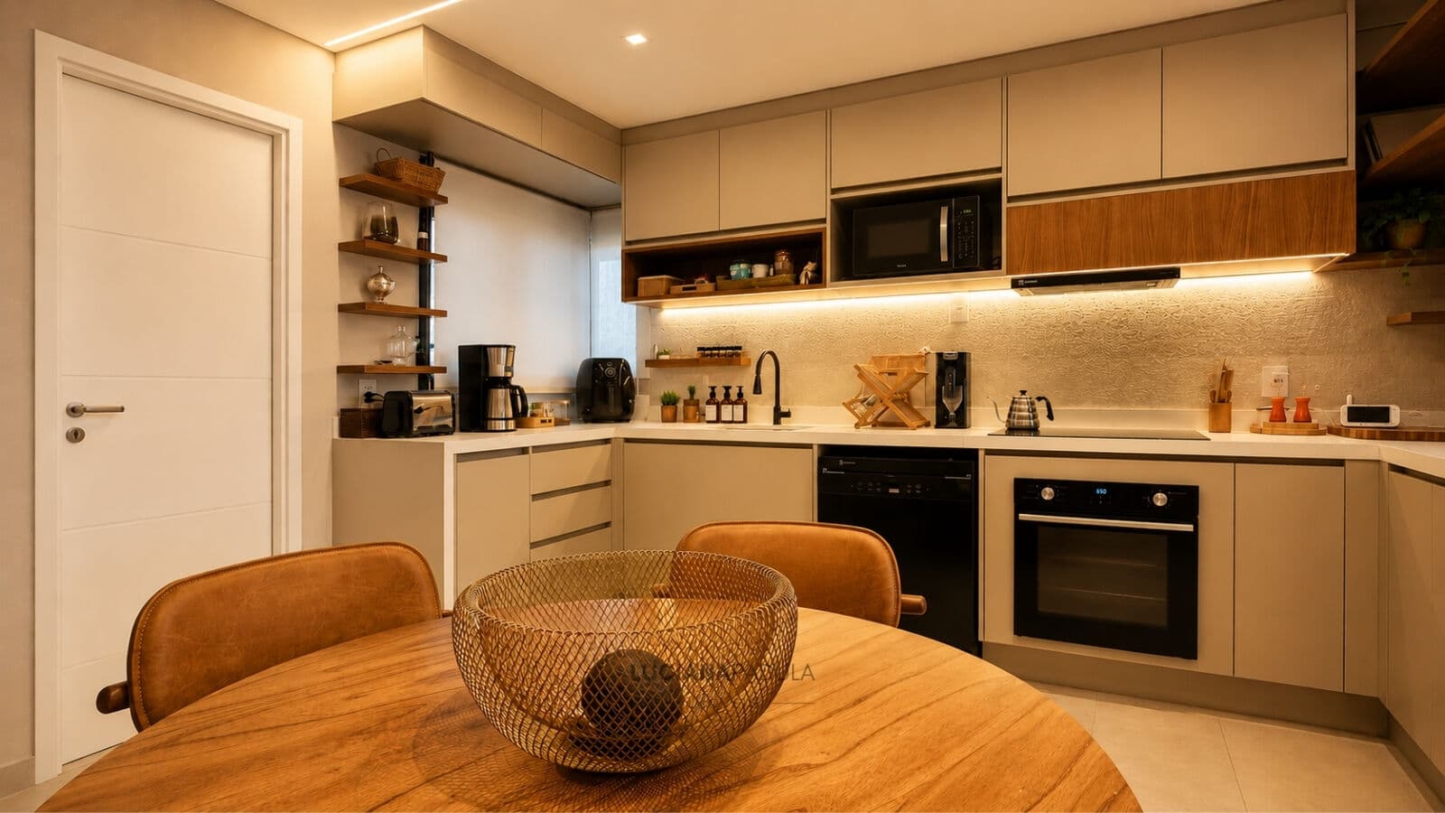 Apartamento alto padrão à venda no Olhos D’Água em Ribeirão Preto. 3 suítes, home office, automação nas persianas e acabamento impecável.