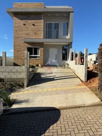 Linda casa à venda no bairro planejado Vivare, em Viamão.