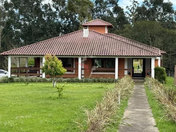 Excelente sítio de 4 hectares, com localização privilegiada próxima de Porto Alegre/RS