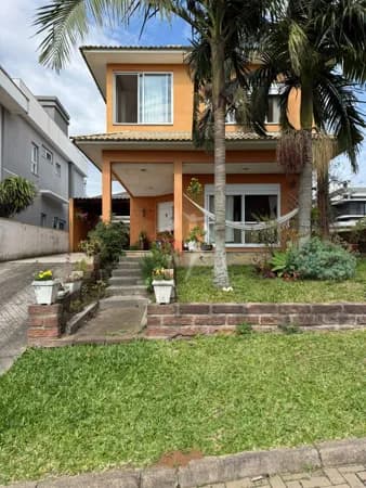 Casa Ampla com 252m² em Condomínio Estruturado
