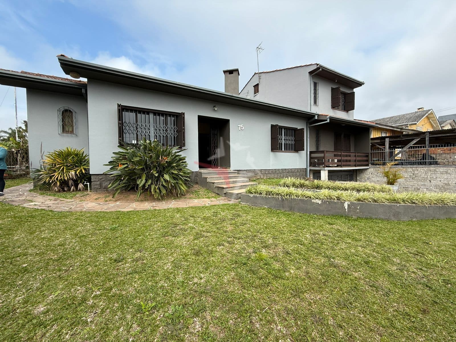 Ampla Casa no Centro de Viamão – 4 Suítes, Espaço Gourmet e Piscina