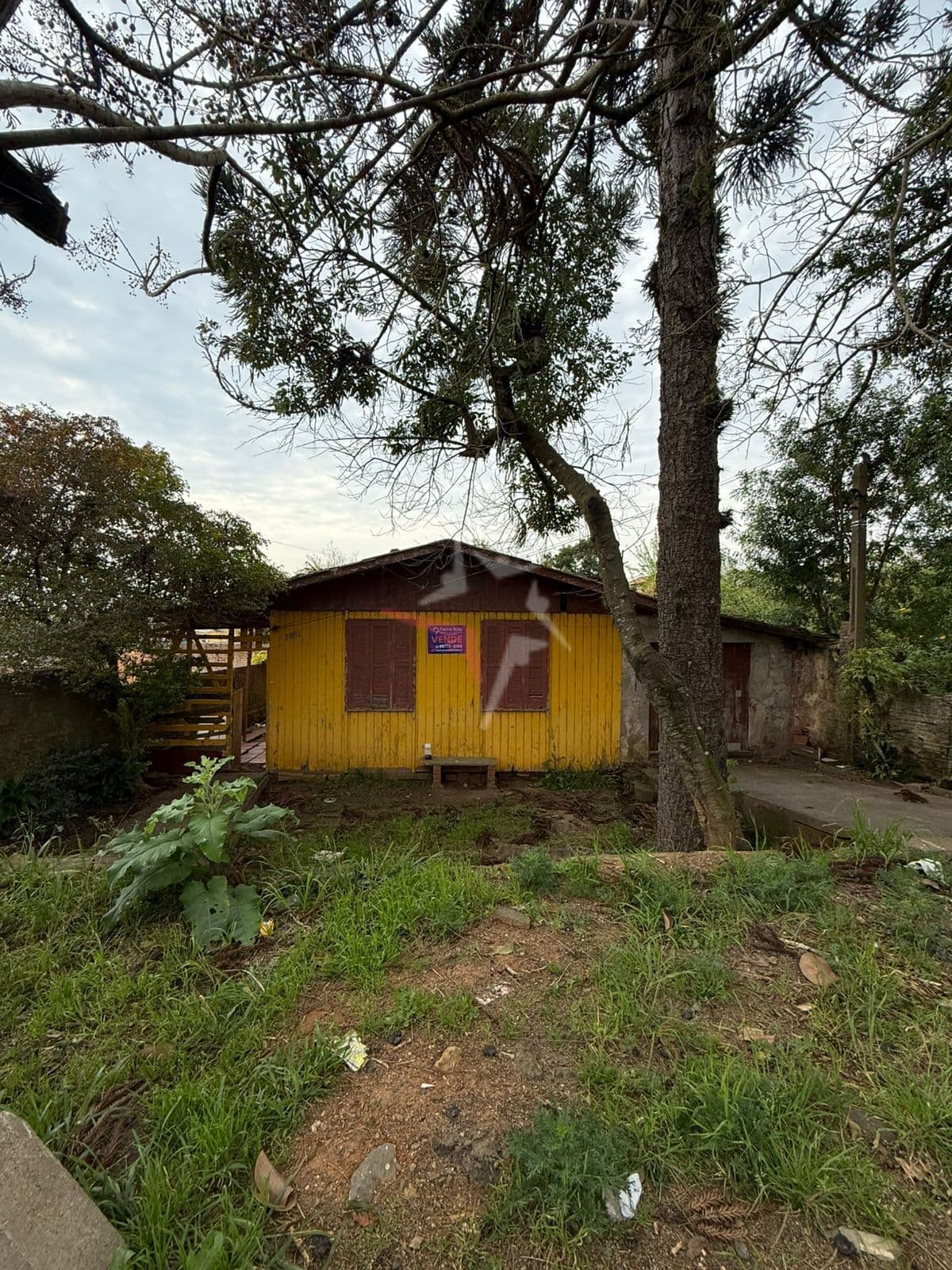 Terreno com área total de 363m², localizado no bairro Santa Cecília, em Viamão.