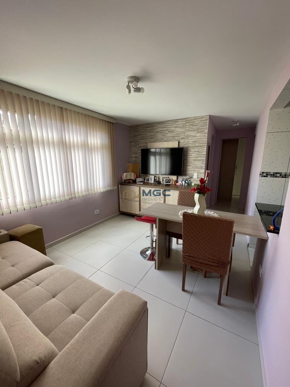 Apartamento Térreo Mobiliado com Garagem Coberta – Curitiba, Região com Fácil Acesso
