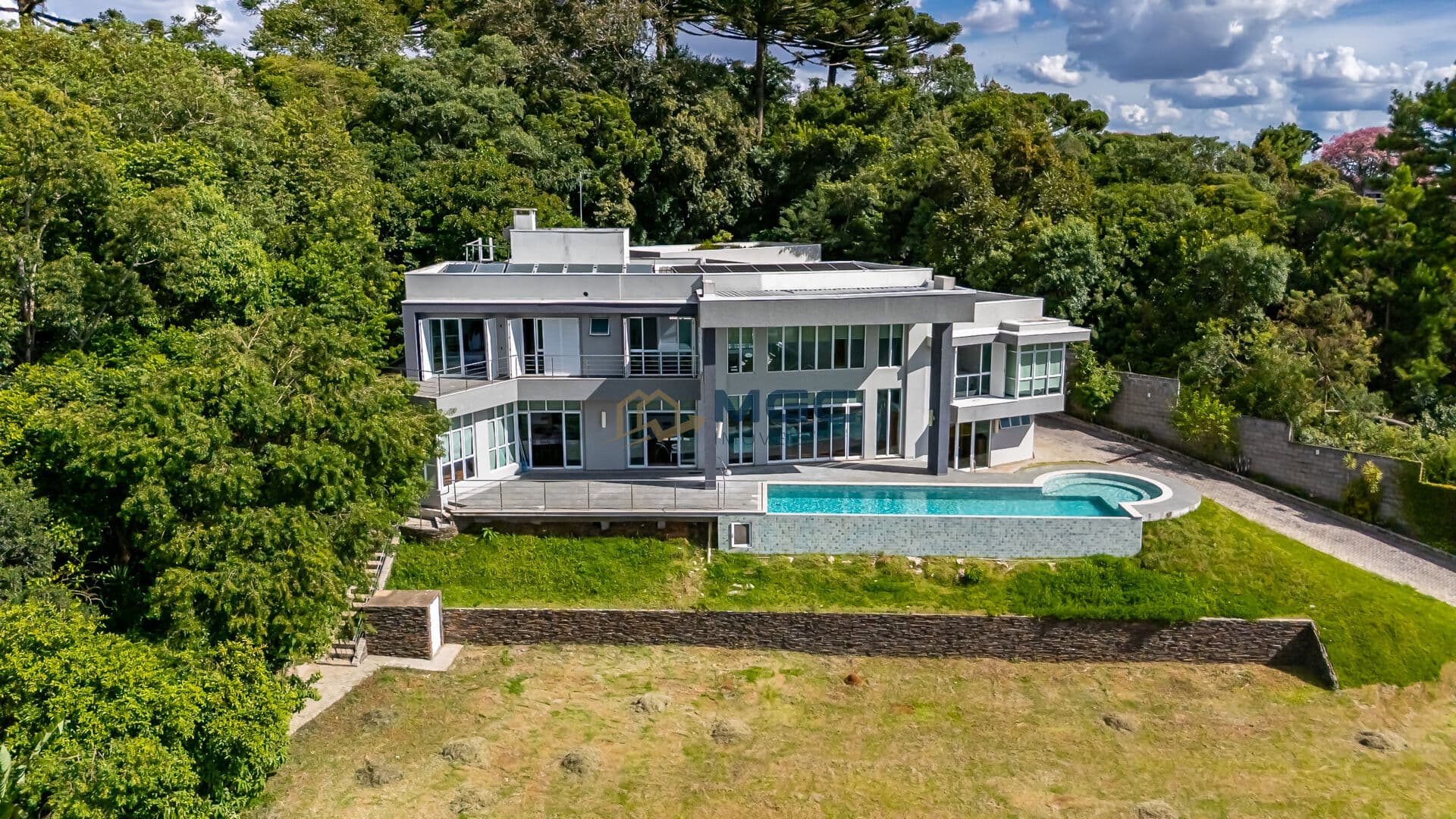 Casa Alto Padrão Pilarzinho de frente ao Parque Tanguá.