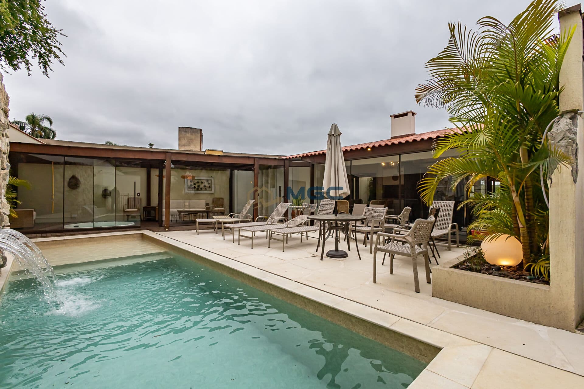 Casa Alto Padrão com Piscina