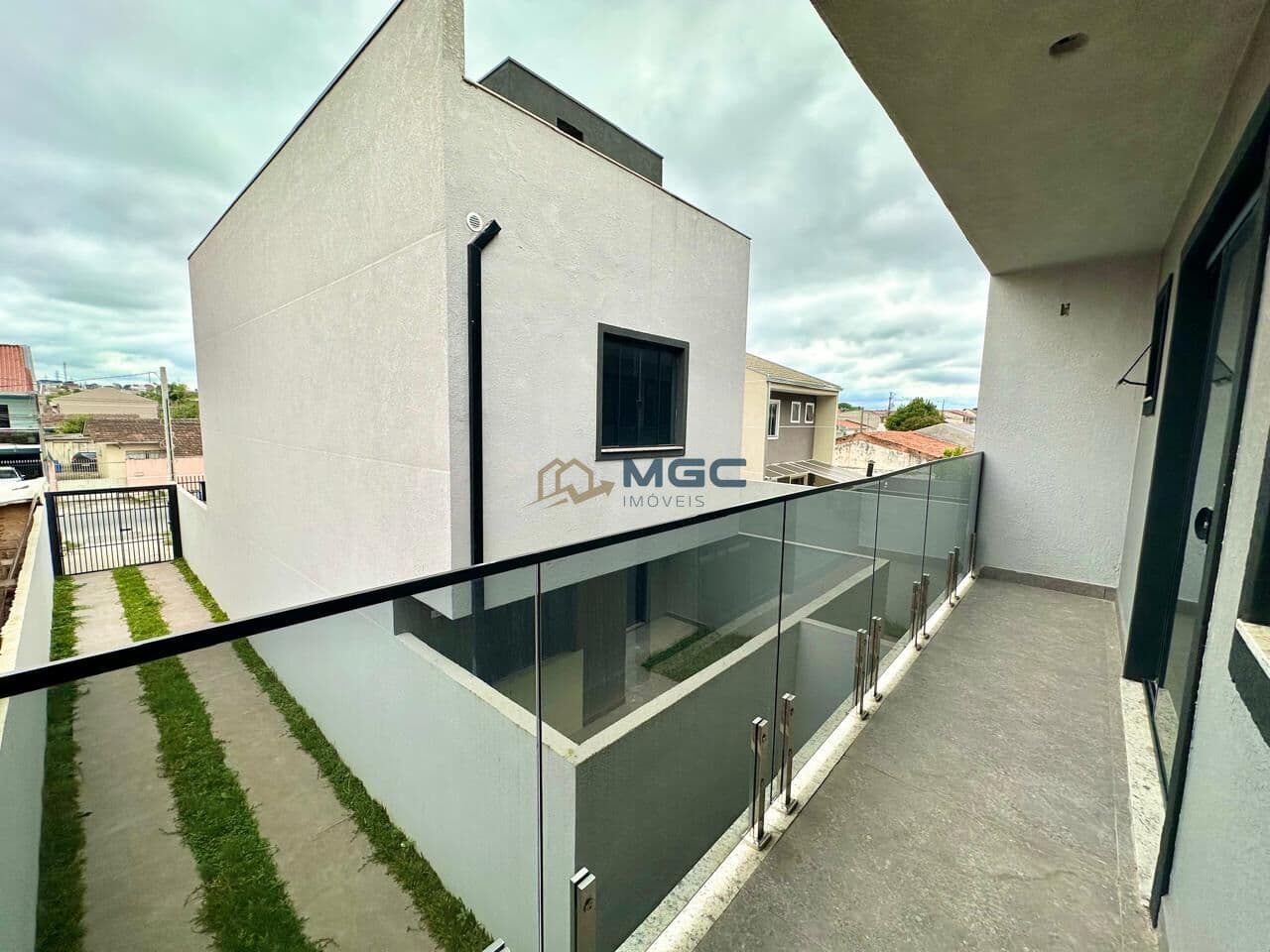 Sobrado Triplex - com Terraço
