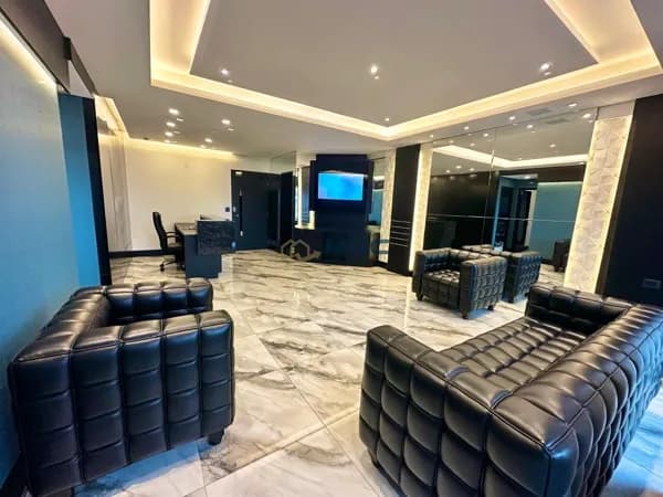 Sala Comercial Alto Padrão no centro de Curitiba