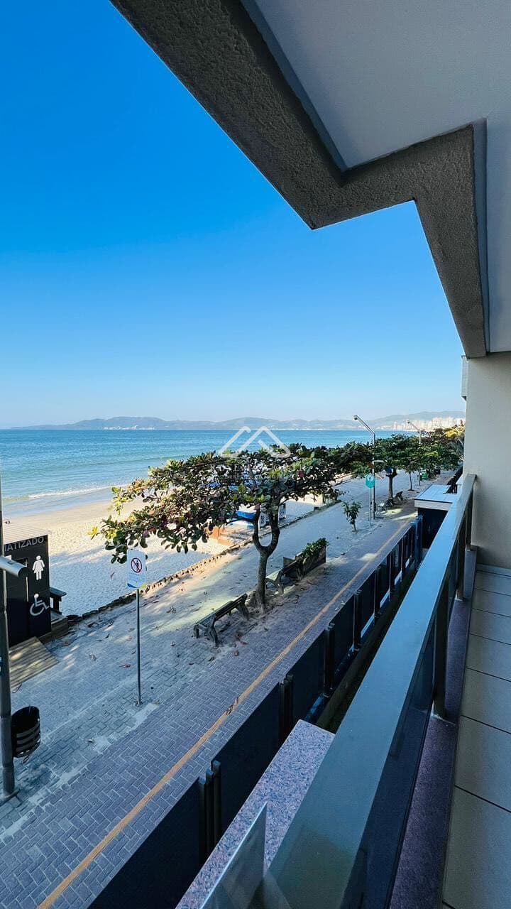 Frente Mar em Meia Praia, Itapema/SC