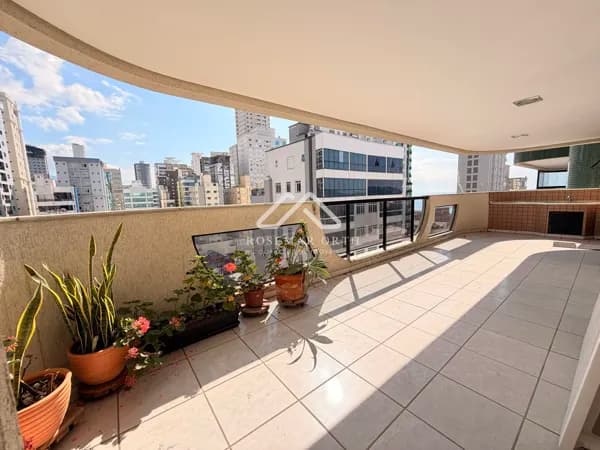 Apartamento em Meia Praia, Itapema/SC