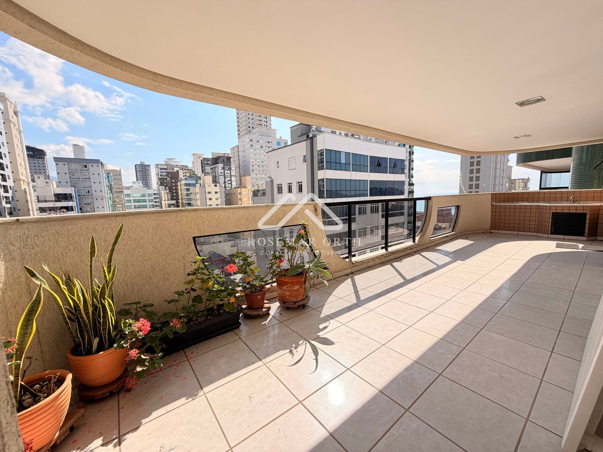 Apartamento em Meia Praia, Itapema/SC