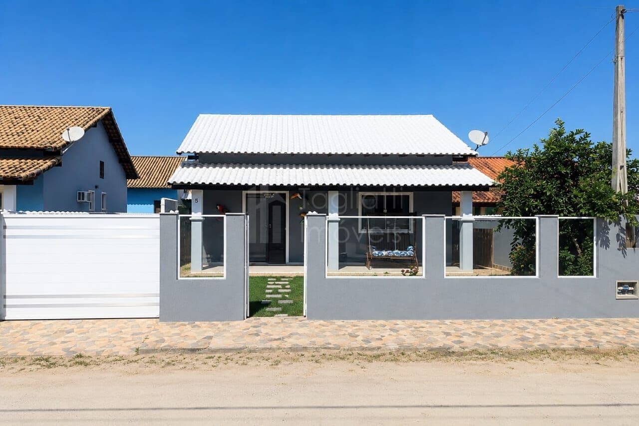 Linda Casa Linear com 3 Quartos (1 Suíte) com Edícula e Área Gourmet no Condomínio Ocean Park