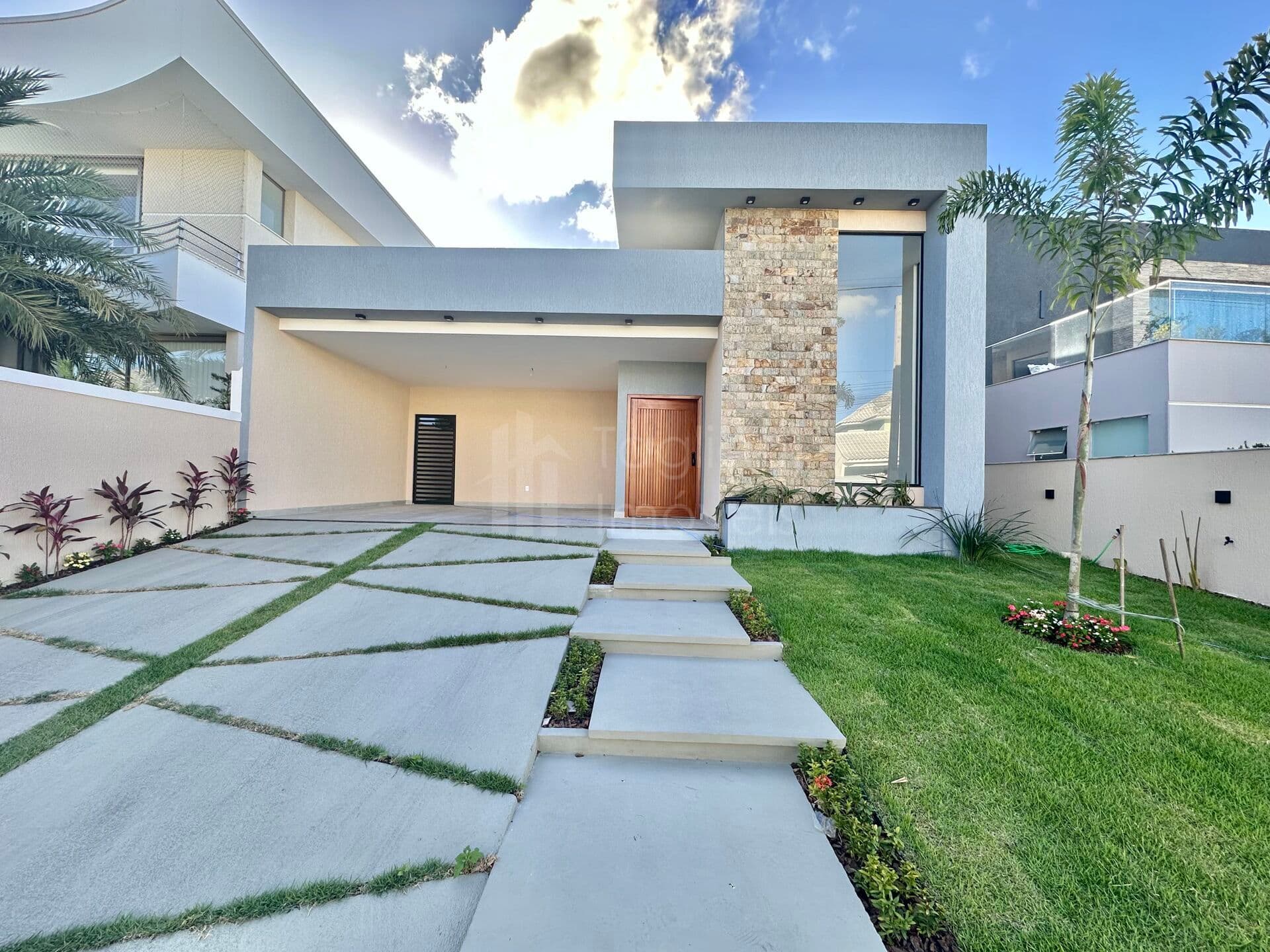 Casa Alto Padrão em Condomínio Fechado !