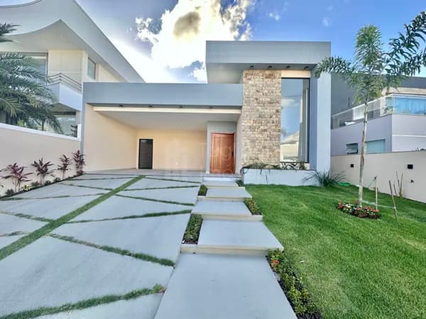 Casa Alto Padrão em Condomínio Fechado !