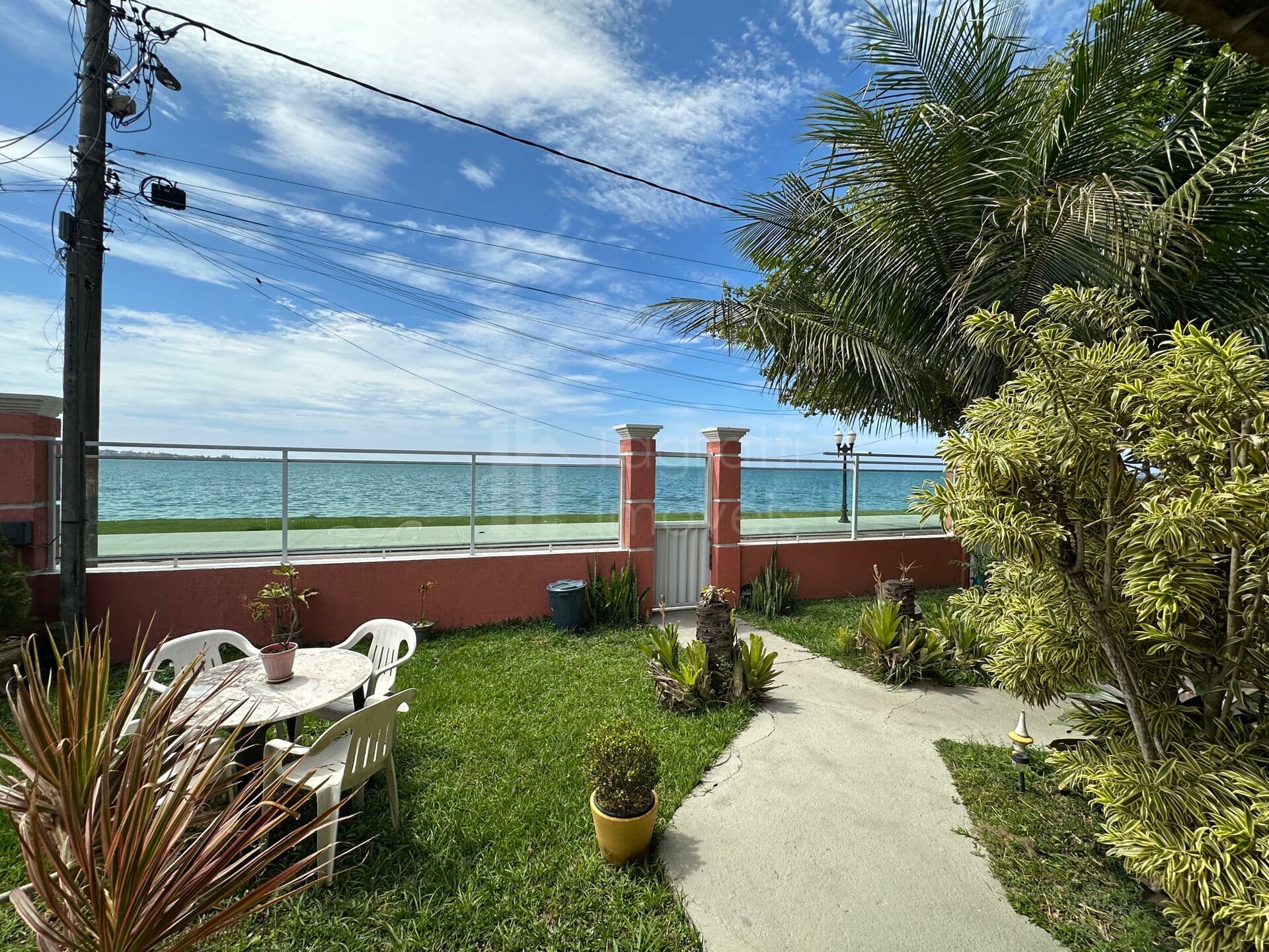 Casa Linear com vista para lagoa